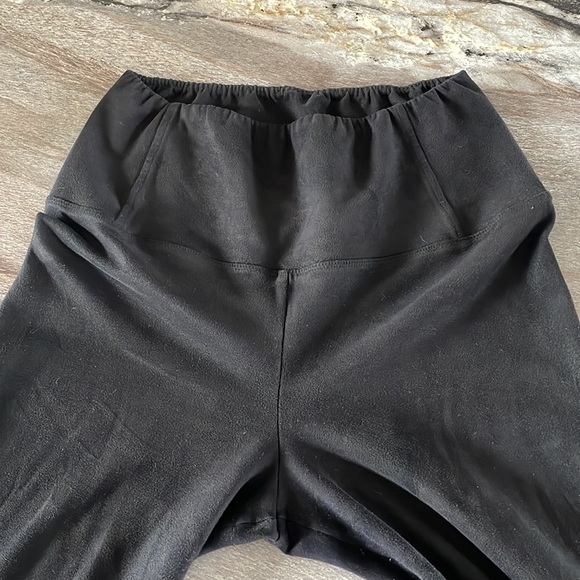 Aritzia leggings - Picture 2 of 5